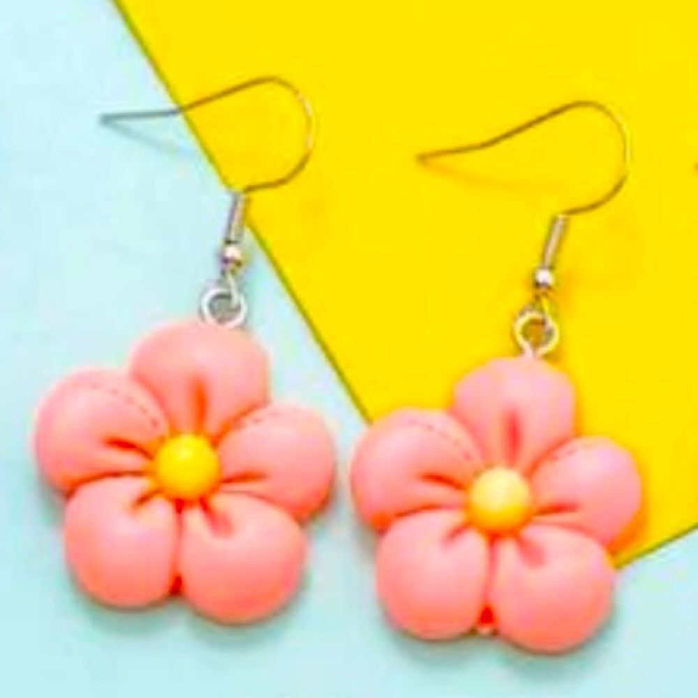 Cute flower earrings 